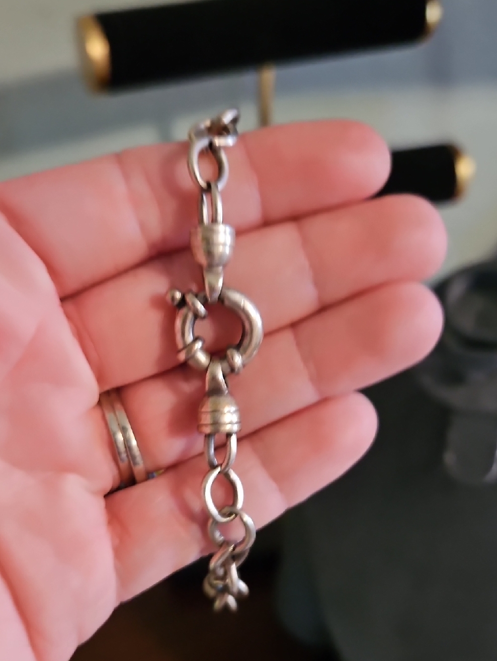 Polished Silver Toggle-Style Bracelet with Classic Round Clasp